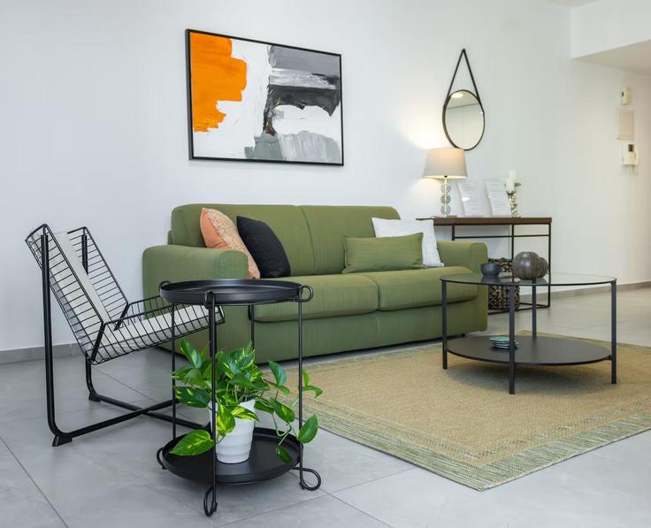 Building Θεοδωσίου - hostyo - 1473060 adresindeki bir dairede modern mobilyalarla zarif bir şekilde tasarlanmış oturma odası Nicosia, Nicosia Building Θεοδωσίου - hostyo - 1473060 adresindeki bir dairede modern mobilyalarla zarif bir şekilde tasarlanmış oturma odası Nicosia, Nicosia