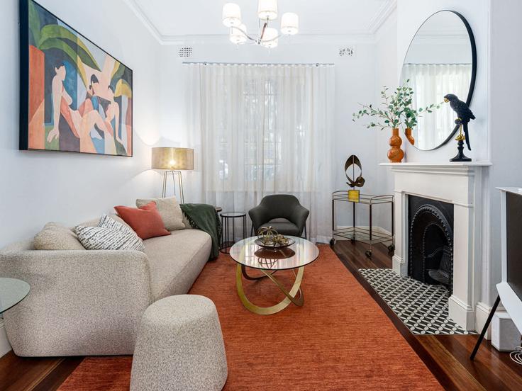 Elegant gestaltetes Wohnzimmer mit moderner Einrichtung in einer Wohnung im Building Napier Street - hotelesque - 1608979 in Paddington, Sydney Elegant gestaltetes Wohnzimmer mit moderner Einrichtung in einer Wohnung im Building Napier Street - hotelesque - 1608979 in Paddington, Sydney