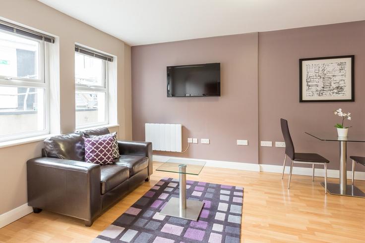 Elegante sala de estar con mobiliario moderno en un apartamento en Building West Street - house-of-fisher-1 - 1631247 en Reading, Reading Elegante sala de estar con mobiliario moderno en un apartamento en Building West Street - house-of-fisher-1 - 1631247 en Reading, Reading