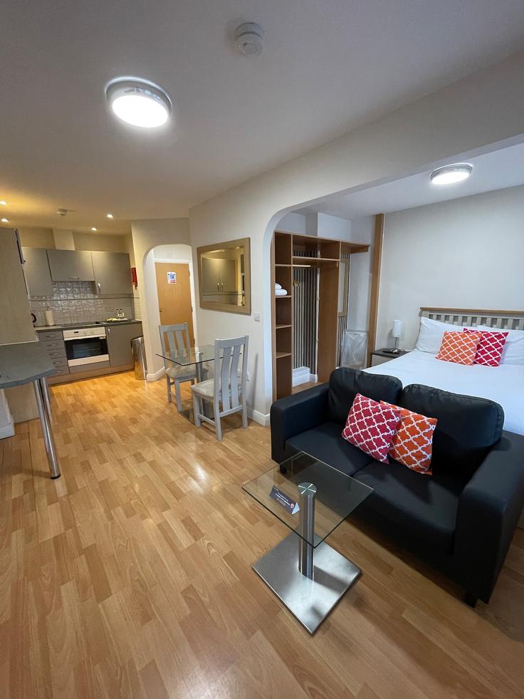 Elegante sala de estar con mobiliario moderno en un apartamento en Building Broad Street - house-of-fisher-1 - 1631233 en Reading, Reading Elegante sala de estar con mobiliario moderno en un apartamento en Building Broad Street - house-of-fisher-1 - 1631233 en Reading, Reading