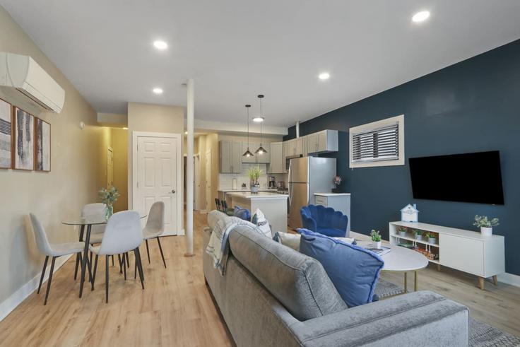 Lisle, Lisle 소재 Building Kingston Avenue - house-of-living21 - 1366948 유닛에 마련된, 현대적인 가구로 꾸며진 우아한 디자인의 거실