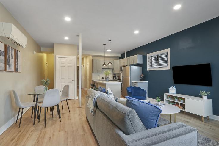 Lisle, Lisle 소재 Building Front Street - house-of-living21 - 1366949 유닛에 마련된, 현대적인 가구로 꾸며진 우아한 디자인의 거실