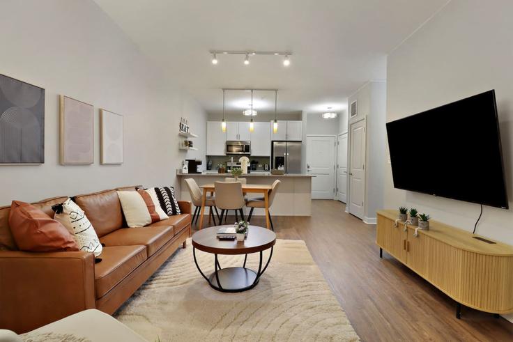 Elegante sala de estar con mobiliario moderno en un apartamento en Building North Addison Avenue - house-of-living21 - 1366993 en Elmhurst, Elmhurst Elegante sala de estar con mobiliario moderno en un apartamento en Building North Addison Avenue - house-of-living21 - 1366993 en Elmhurst, Elmhurst