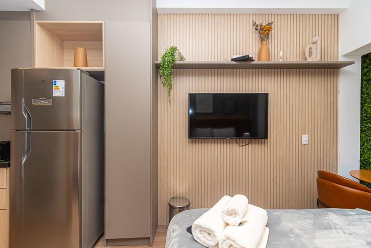 Elegant gestaltetes Wohnzimmer mit moderner Einrichtung in einer Wohnung im Building Avenida Pompéia - housi-servicos-digitais-sa - 1604643 in Jardim Vera Cruz, São Paulo Elegant gestaltetes Wohnzimmer mit moderner Einrichtung in einer Wohnung im Building Avenida Pompéia - housi-servicos-digitais-sa - 1604643 in Jardim Vera Cruz, São Paulo