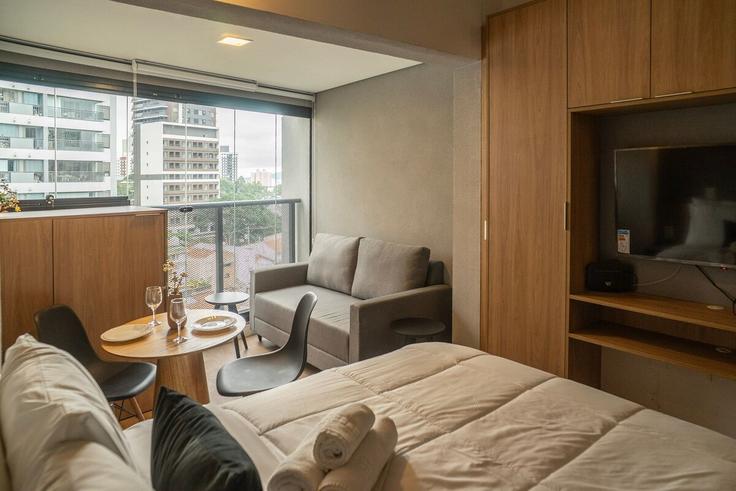 Salle de séjour élégante avec mobilier moderne dans un appartement à Building Avenida Pompéia - housi-servicos-digitais-sa - 1604626 à Jardim Vera Cruz, São Paulo Salle de séjour élégante avec mobilier moderne dans un appartement à Building Avenida Pompéia - housi-servicos-digitais-sa - 1604626 à Jardim Vera Cruz, São Paulo