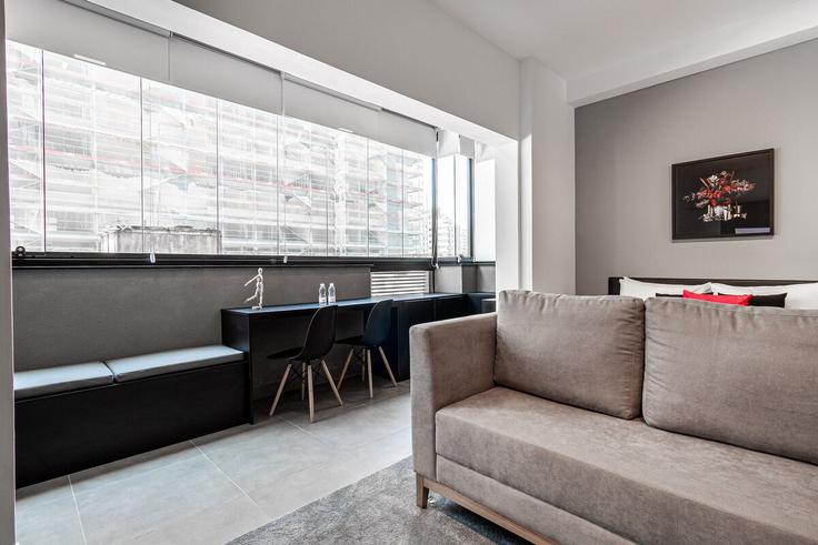 Elegant gestaltetes Wohnzimmer mit moderner Einrichtung in einer Wohnung im Building Rua Oscar Freire - housi-servicos-digitais-sa - 1605398 in Pinheiros, São Paulo