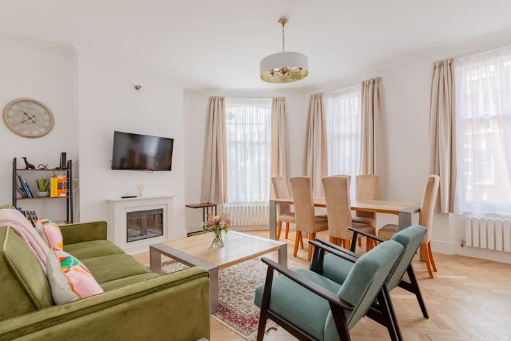 Building King's Road - houst - 1244201 - LON adresindeki bir dairede modern mobilyalarla zarif bir şekilde tasarlanmış oturma odası Royal Borough of Kensington and Chelsea, London Building King's Road - houst - 1244201 - LON adresindeki bir dairede modern mobilyalarla zarif bir şekilde tasarlanmış oturma odası Royal Borough of Kensington and Chelsea, London