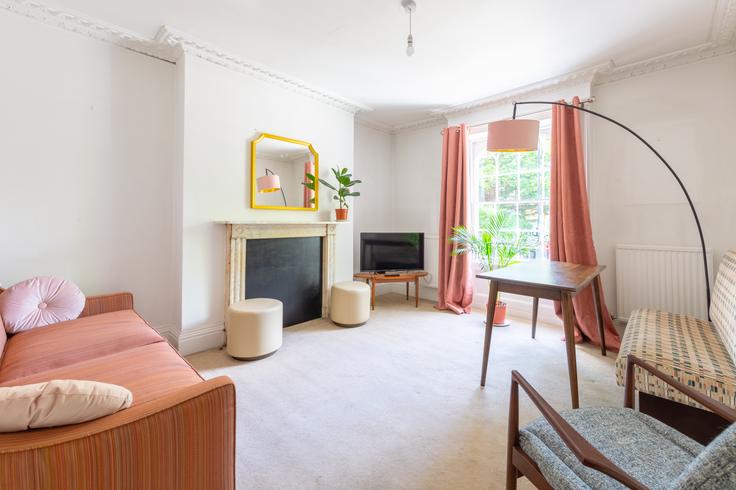 Canonbury Squareにある2件の寝室・家具付きアパート(1033504P、London Borough of Islington、London)写真 1枚 Canonbury Squareにある2件の寝室・家具付きアパート(1033504P、London Borough of Islington、London)写真 1枚