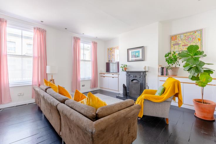 London Borough of Hackney, London에 위치한 Building Chatsworth Road - houst - 1034323 - LON 아파트의 세련된 인테리어가 돋보이는 거실