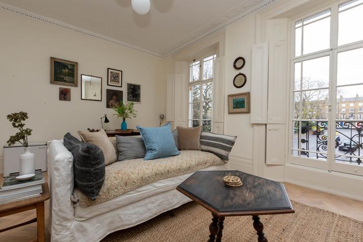 Salle de séjour élégante avec mobilier moderne dans un appartement à Building Myddelton Square - houst - 1033231 à London Borough of Islington, London Salle de séjour élégante avec mobilier moderne dans un appartement à Building Myddelton Square - houst - 1033231 à London Borough of Islington, London