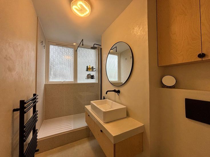 Une salle de bain raffinée et magnifiquement conçue avec des touches sophistiquées sur Building Crondall Court - houst - 1031728 - LON à London Borough of Hackney, London Une salle de bain raffinée et magnifiquement conçue avec des touches sophistiquées sur Building Crondall Court - houst - 1031728 - LON à London Borough of Hackney, London