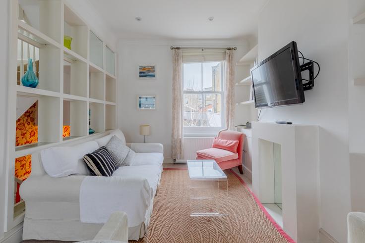 London London Borough of Hammersmith and FulhamのBuilding Hannell Road - houst - 1034460 - LONのアパートメントにある、モダンな家具を備えたエレガントなデザインのリビングルーム London London Borough of Hammersmith and FulhamのBuilding Hannell Road - houst - 1034460 - LONのアパートメントにある、モダンな家具を備えたエレガントなデザインのリビングルーム