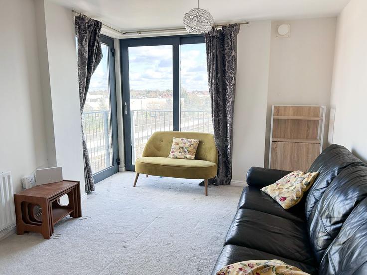 Building Kenton Road - houst - 1244149 - LON adresindeki bir dairede modern mobilyalarla zarif bir şekilde tasarlanmış oturma odası London Borough of Brent, Harrow