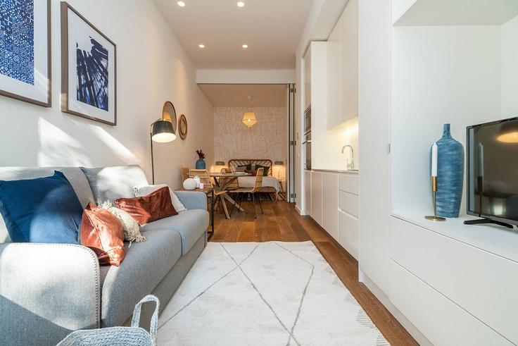 Building Praça dos Restauradores - houst - 1032965 - LIS adresindeki bir dairede modern mobilyalarla zarif bir şekilde tasarlanmış oturma odası Santa Maria Maior, Lisbon