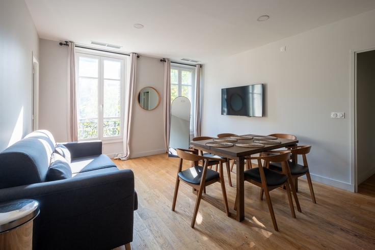 10th arrondissement, Paris에 위치한 Building Boulevard de Strasbourg - houst - 1032724 - PAR 아파트의 세련된 인테리어가 돋보이는 거실