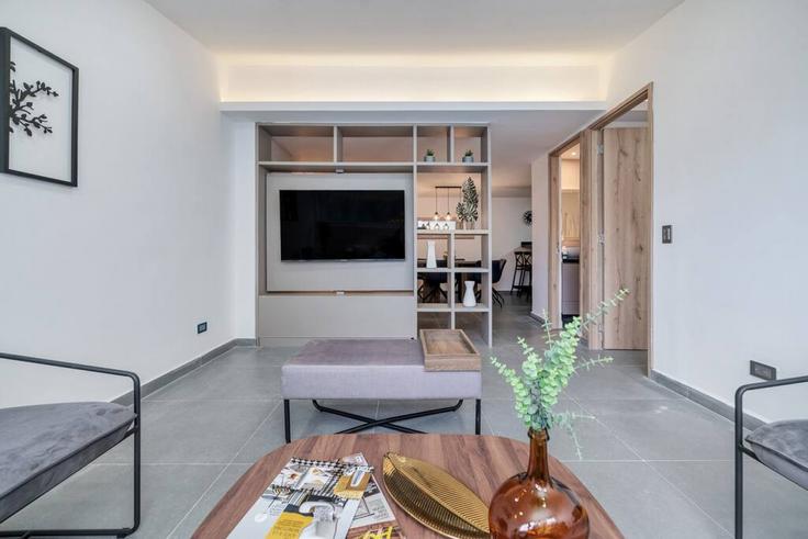 Medellín El PobladoのBuilding Carrera 29 - housy-host - 1326937のアパートメントにある、モダンな家具を備えたエレガントなデザインのリビングルーム Medellín El PobladoのBuilding Carrera 29 - housy-host - 1326937のアパートメントにある、モダンな家具を備えたエレガントなデザインのリビングルーム