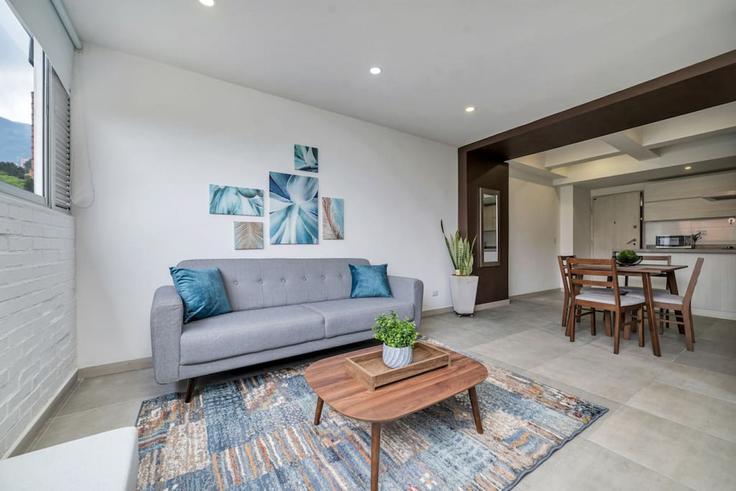 Medellín El PobladoのBuilding Carrera 29 - housy-host - 1326938のアパートメントにある、モダンな家具を備えたエレガントなデザインのリビングルーム Medellín El PobladoのBuilding Carrera 29 - housy-host - 1326938のアパートメントにある、モダンな家具を備えたエレガントなデザインのリビングルーム