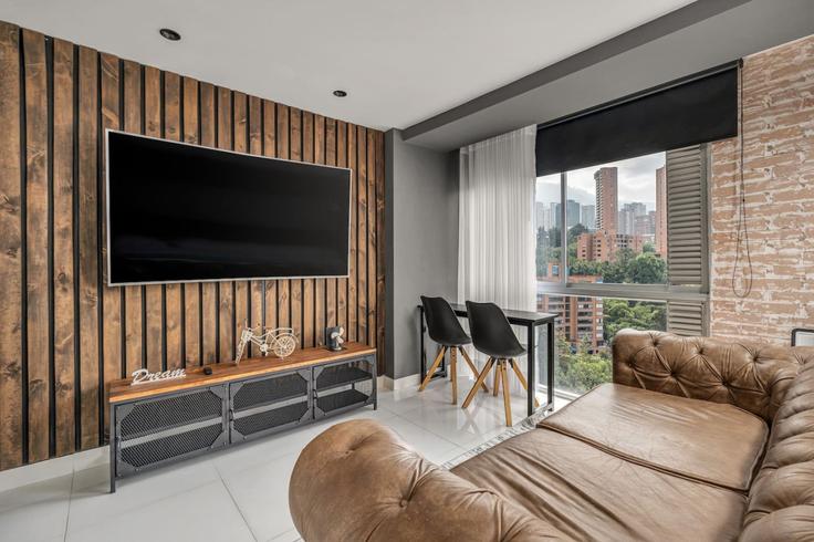 El Poblado, Medellín에 위치한 Building Carrera 29 - housy-host - 1326975 아파트의 세련된 인테리어가 돋보이는 거실 El Poblado, Medellín에 위치한 Building Carrera 29 - housy-host - 1326975 아파트의 세련된 인테리어가 돋보이는 거실