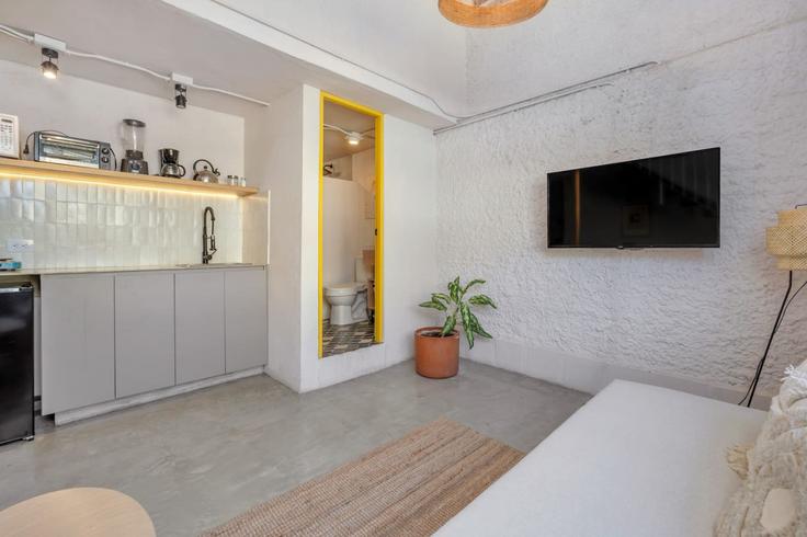 Building Carrera 43D - housy-host - 1327034 adresindeki bir dairede modern mobilyalarla zarif bir şekilde tasarlanmış oturma odası El Poblado, Medellín