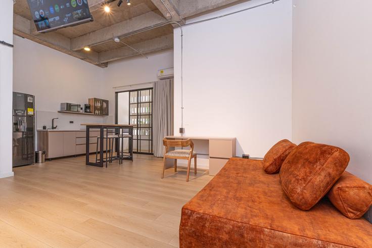 Salle de séjour élégante avec mobilier moderne dans un appartement à Building Transversal 38 - housy-host - 1327069 à Laureles - Estadio, Medellin, Medellín Salle de séjour élégante avec mobilier moderne dans un appartement à Building Transversal 38 - housy-host - 1327069 à Laureles - Estadio, Medellin, Medellín