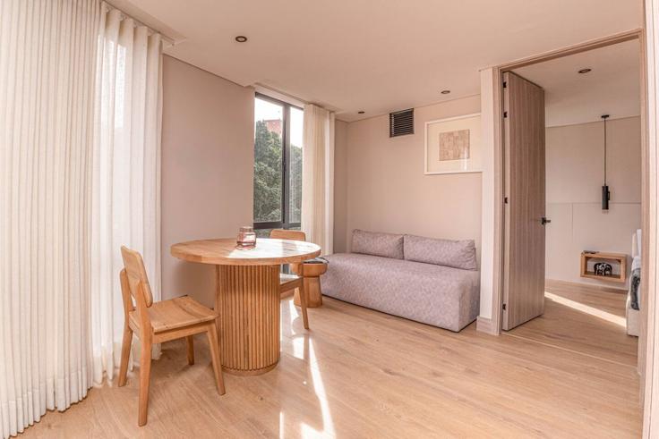 Laureles - Estadio, Medellin, Medellín에 위치한 Building Diagonal 75 - housy-host - 1327215 아파트의 세련된 인테리어가 돋보이는 거실 Laureles - Estadio, Medellin, Medellín에 위치한 Building Diagonal 75 - housy-host - 1327215 아파트의 세련된 인테리어가 돋보이는 거실