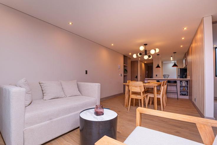 Laureles - Estadio, Medellin, Medellín에 위치한 Building Diagonal 75 - housy-host - 1327223 아파트의 세련된 인테리어가 돋보이는 거실 Laureles - Estadio, Medellin, Medellín에 위치한 Building Diagonal 75 - housy-host - 1327223 아파트의 세련된 인테리어가 돋보이는 거실