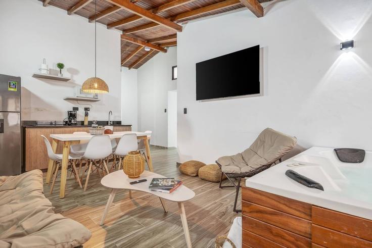 Medellín El PobladoのBuilding Carrera 35 - housy-host - 1638526のアパートメントにある、モダンな家具を備えたエレガントなデザインのリビングルーム Medellín El PobladoのBuilding Carrera 35 - housy-host - 1638526のアパートメントにある、モダンな家具を備えたエレガントなデザインのリビングルーム