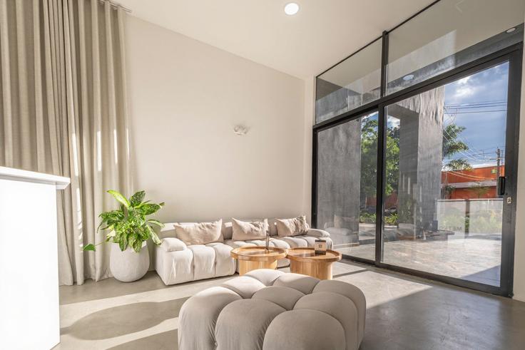 Building Carrera 43A - housy-host - 1327177 adresindeki bir dairede modern mobilyalarla zarif bir şekilde tasarlanmış oturma odası La Candelaria, Medellín