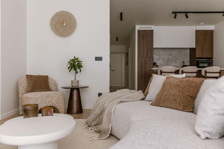 Salle de séjour élégante avec mobilier moderne dans un appartement à Building Vlamingstraat - huswell - 1294677 - BRU à Knokke-Heist, Knokke-Heist Salle de séjour élégante avec mobilier moderne dans un appartement à Building Vlamingstraat - huswell - 1294677 - BRU à Knokke-Heist, Knokke-Heist