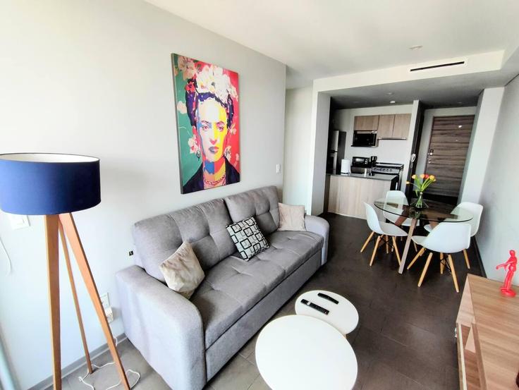 Elegante sala de estar con mobiliario moderno en un apartamento en Building Avenida Ejército Nacional Mexicano - ihaus-properties - 1282166 - MEX en Mexico City, Mexico City