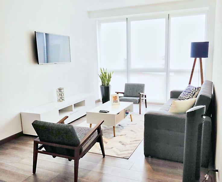 Salle de séjour élégante avec mobilier moderne dans un appartement à Building Calzada General Mariano Escobedo - ihaus-properties - 1282176 - MEX à Mexico City, Mexico City