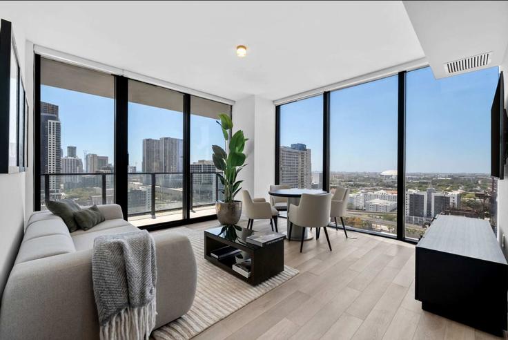 Salle de séjour élégante avec mobilier moderne dans un appartement à Building Northeast 11th Street - ilios-rentals - 1592937 à Miami, Miami Salle de séjour élégante avec mobilier moderne dans un appartement à Building Northeast 11th Street - ilios-rentals - 1592937 à Miami, Miami