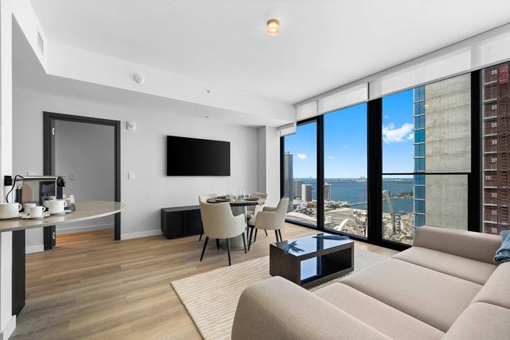 Miami, Miami에 위치한 Building Northeast 11th Street - ilios-rentals - 1579681 유닛의 세련된 인테리어가 돋보이는 거실