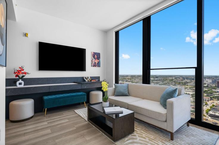 Elegant gestaltetes Wohnzimmer mit moderner Einrichtung in einer Wohnung im Building Northeast 11th Street - ilios-rentals - 1579683 in Miami, Miami Elegant gestaltetes Wohnzimmer mit moderner Einrichtung in einer Wohnung im Building Northeast 11th Street - ilios-rentals - 1579683 in Miami, Miami