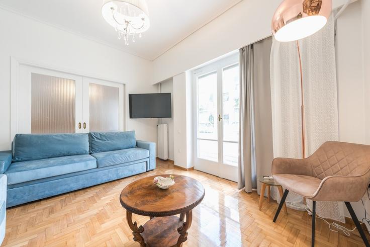 Sala de estar elegantemente projetada com móveis modernos em um apartamento no Building Aristotelous - incobroker - 1578959 em Central Athens, Athens Sala de estar elegantemente projetada com móveis modernos em um apartamento no Building Aristotelous - incobroker - 1578959 em Central Athens, Athens