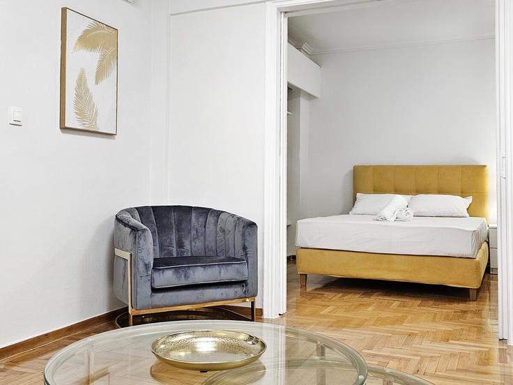 Salle de séjour élégante avec mobilier moderne dans un appartement à Building Neofitou Metaxa - incobroker - 1364979 à Central Athens, Athens