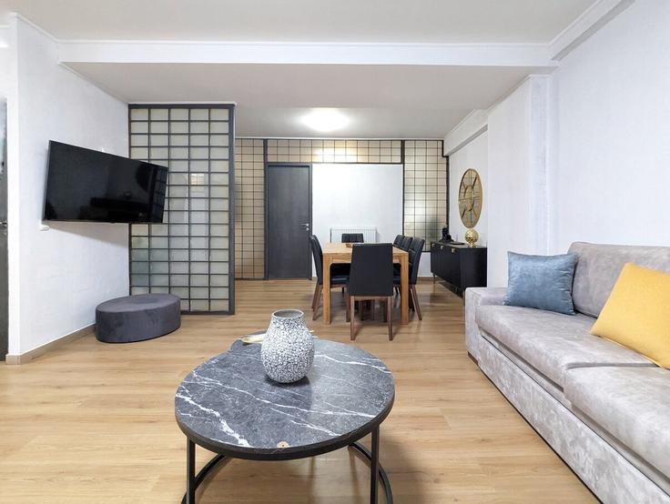 Salle de séjour élégante avec mobilier moderne dans un appartement à Building Fokionos - incobroker - 1365010 à Central Athens, Athens