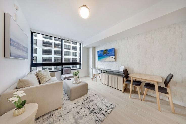 Salle de séjour élégante avec mobilier moderne dans un appartement à Building Northeast 2nd Street - ionica - 1422353 à Miami, Miami