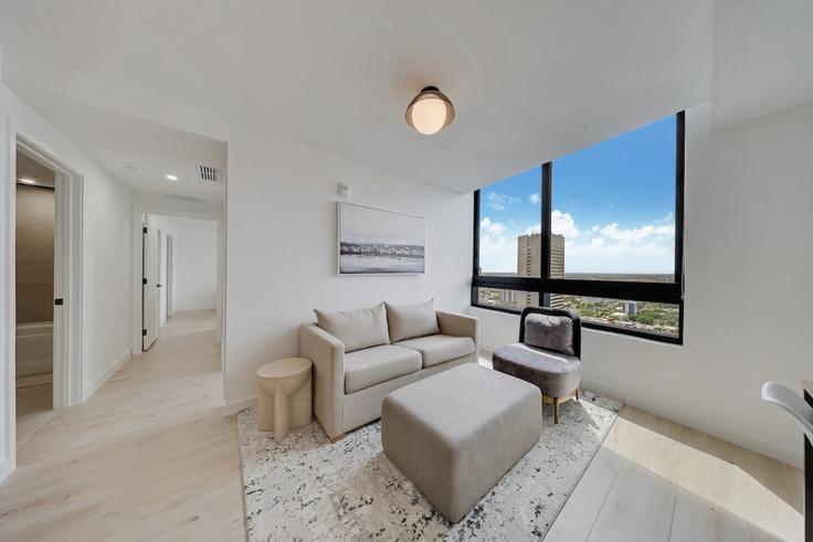 Salle de séjour élégante avec mobilier moderne dans un appartement à Building Northwest 2nd Street - ionica - 1542245 à Miami, Miami Salle de séjour élégante avec mobilier moderne dans un appartement à Building Northwest 2nd Street - ionica - 1542245 à Miami, Miami