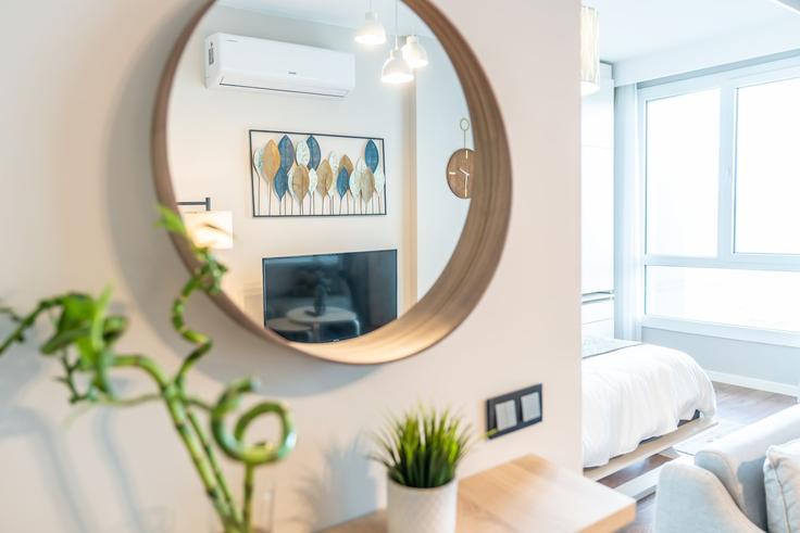 Salle de séjour élégante avec mobilier moderne dans un appartement à Building Bahar Caddesi - ipmhomes - 1335829 à Bağcılar, İstanbul Salle de séjour élégante avec mobilier moderne dans un appartement à Building Bahar Caddesi - ipmhomes - 1335829 à Bağcılar, İstanbul