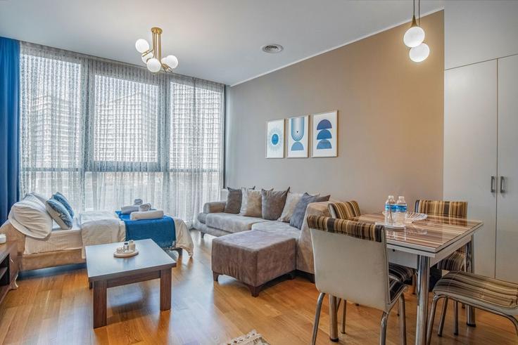 Building İSTOÇ Oto Ticaret Merkezi - ipmhomes - 1335849 adresindeki bir dairede modern mobilyalarla zarif bir şekilde tasarlanmış oturma odası Bağcılar, İstanbul Building İSTOÇ Oto Ticaret Merkezi - ipmhomes - 1335849 adresindeki bir dairede modern mobilyalarla zarif bir şekilde tasarlanmış oturma odası Bağcılar, İstanbul