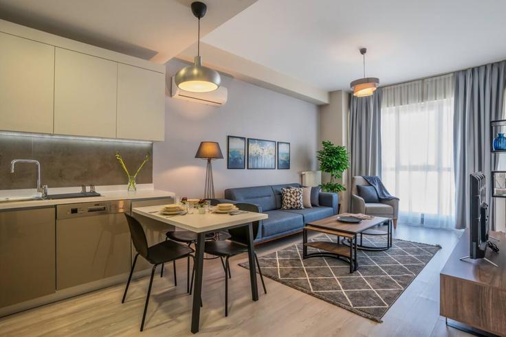 Salle de séjour élégante avec mobilier moderne dans un appartement à Building 2664.Sokak - ipmhomes - 1335769 à Bağcılar, İstanbul Salle de séjour élégante avec mobilier moderne dans un appartement à Building 2664.Sokak - ipmhomes - 1335769 à Bağcılar, İstanbul