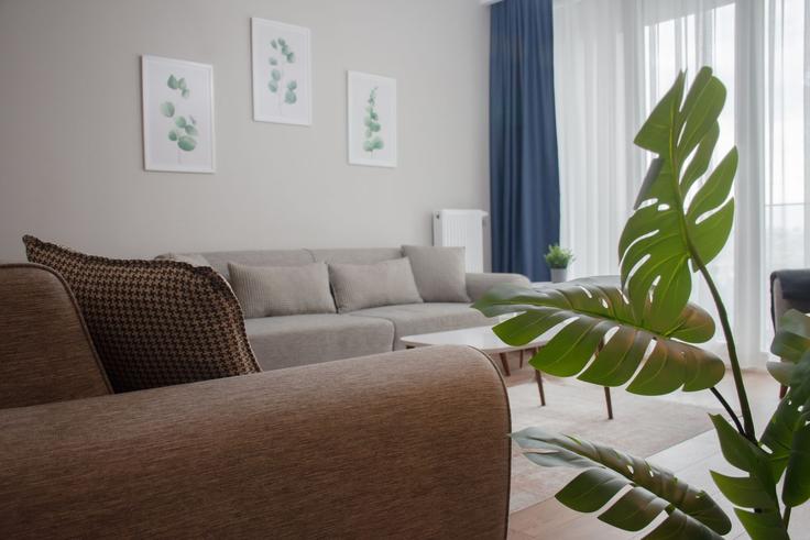 Elegant gestaltetes Wohnzimmer mit moderner Einrichtung in einer Wohnung im Building Bahar Caddesi - ipmhomes - 1335841 in Bağcılar, İstanbul Elegant gestaltetes Wohnzimmer mit moderner Einrichtung in einer Wohnung im Building Bahar Caddesi - ipmhomes - 1335841 in Bağcılar, İstanbul