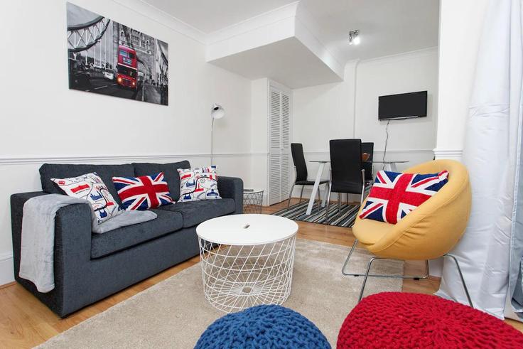 Salle de séjour élégante avec mobilier moderne dans un appartement à Building Warwick Way - italianflat-ltd - 1501831 à City of Westminster, London