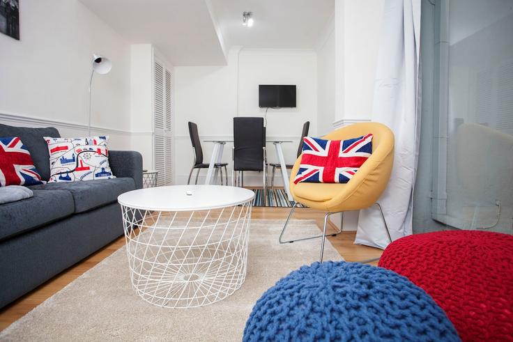 Building Cambridge Street - italianflat-ltd - 1501811 adresindeki bir dairede modern mobilyalarla zarif bir şekilde tasarlanmış oturma odası City of Westminster, London Building Cambridge Street - italianflat-ltd - 1501811 adresindeki bir dairede modern mobilyalarla zarif bir şekilde tasarlanmış oturma odası City of Westminster, London