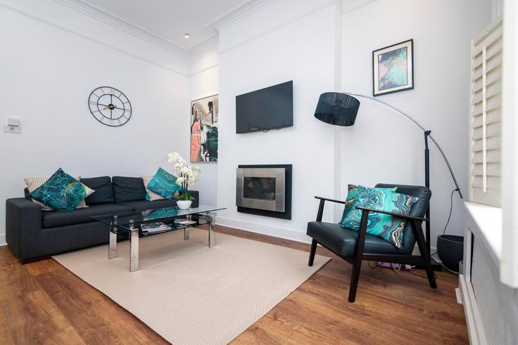 Salle de séjour élégante avec mobilier moderne dans un appartement à Building United Kingdom - italianflat-ltd - 1503208 à Royal Borough of Kensington and Chelsea, London
