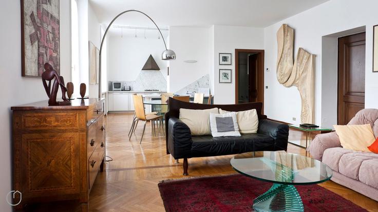 Elegante sala de estar con mobiliario moderno en un apartamento en Building Via Benedetto Marcello - italianway-spa - 1538105 en Milan, Milan