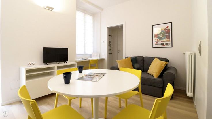 Salle de séjour élégante avec mobilier moderne dans un appartement à Building Via Piero della Francesca - italianway-spa - 1538104 à Milan, Milan Salle de séjour élégante avec mobilier moderne dans un appartement à Building Via Piero della Francesca - italianway-spa - 1538104 à Milan, Milan