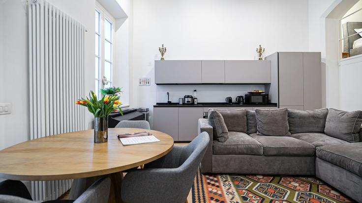 Milan, Milan에 위치한 Building Via San Marco - italianway-spa - 1538627 유닛의 세련된 인테리어가 돋보이는 거실