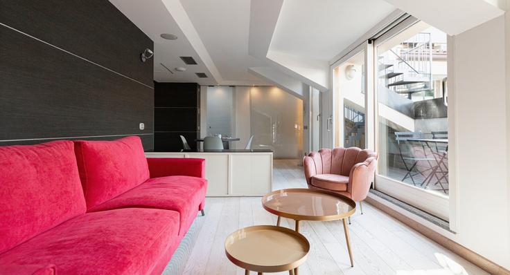 Milan MilanのBuilding Corso Venezia - italianway-spa - 1538654のアパートメントにある、モダンな家具を備えたエレガントなデザインのリビングルーム Milan MilanのBuilding Corso Venezia - italianway-spa - 1538654のアパートメントにある、モダンな家具を備えたエレガントなデザインのリビングルーム